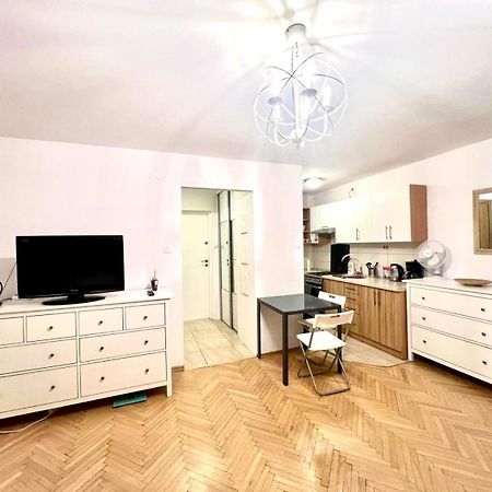 Entire Studio In Centrum Apartment Варшава Екстериор снимка