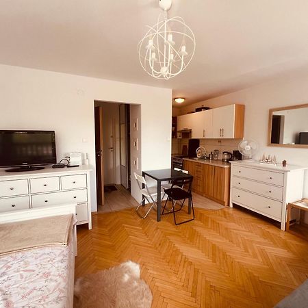 Entire Studio In Centrum Apartment Варшава Екстериор снимка