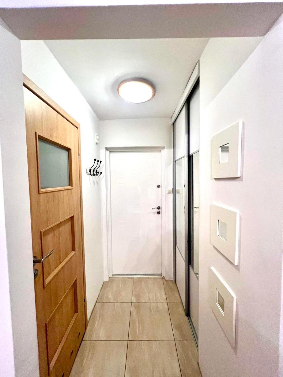Entire Studio In Centrum Apartment Варшава Екстериор снимка