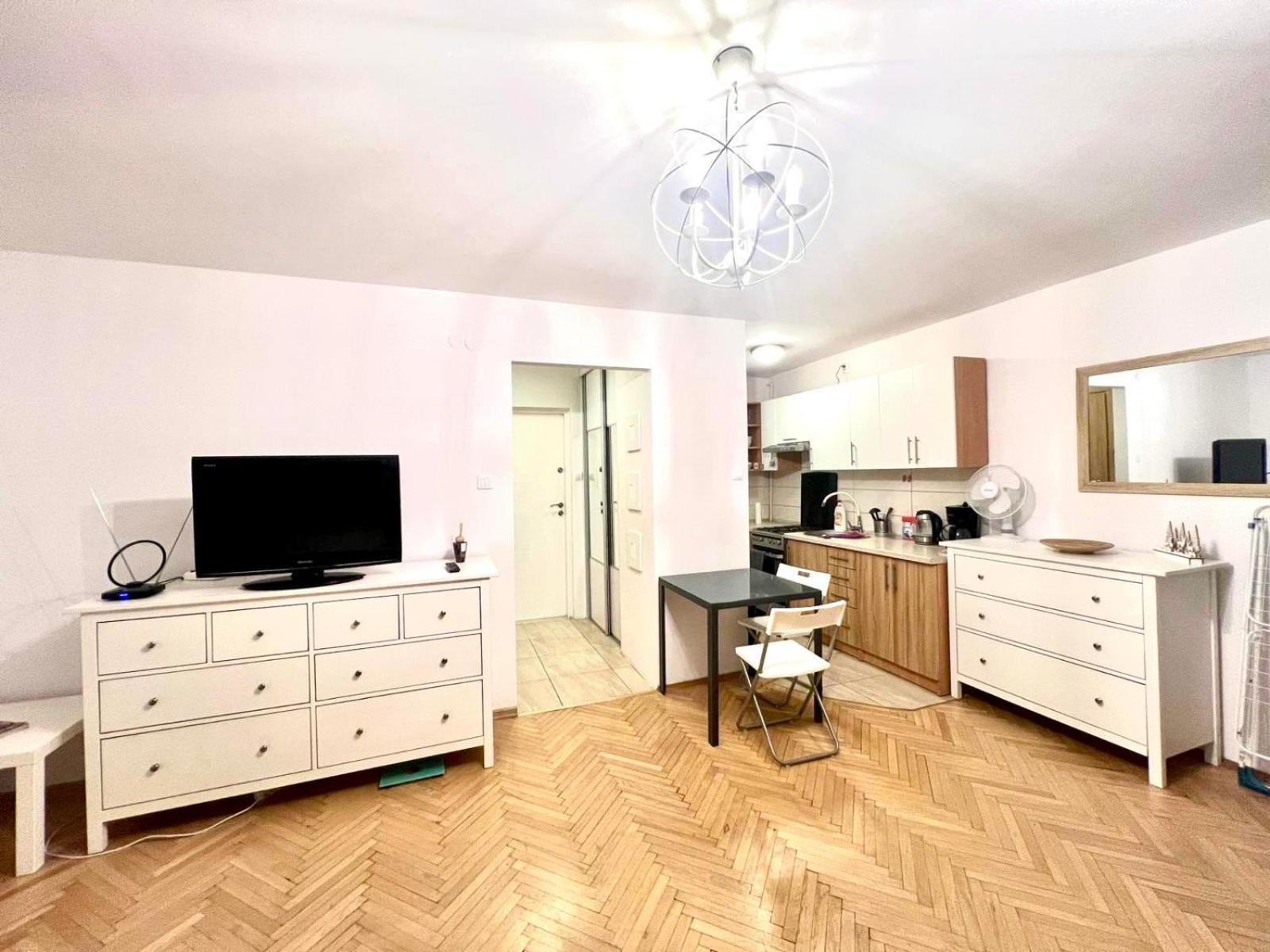 Entire Studio In Centrum Apartment Варшава Екстериор снимка