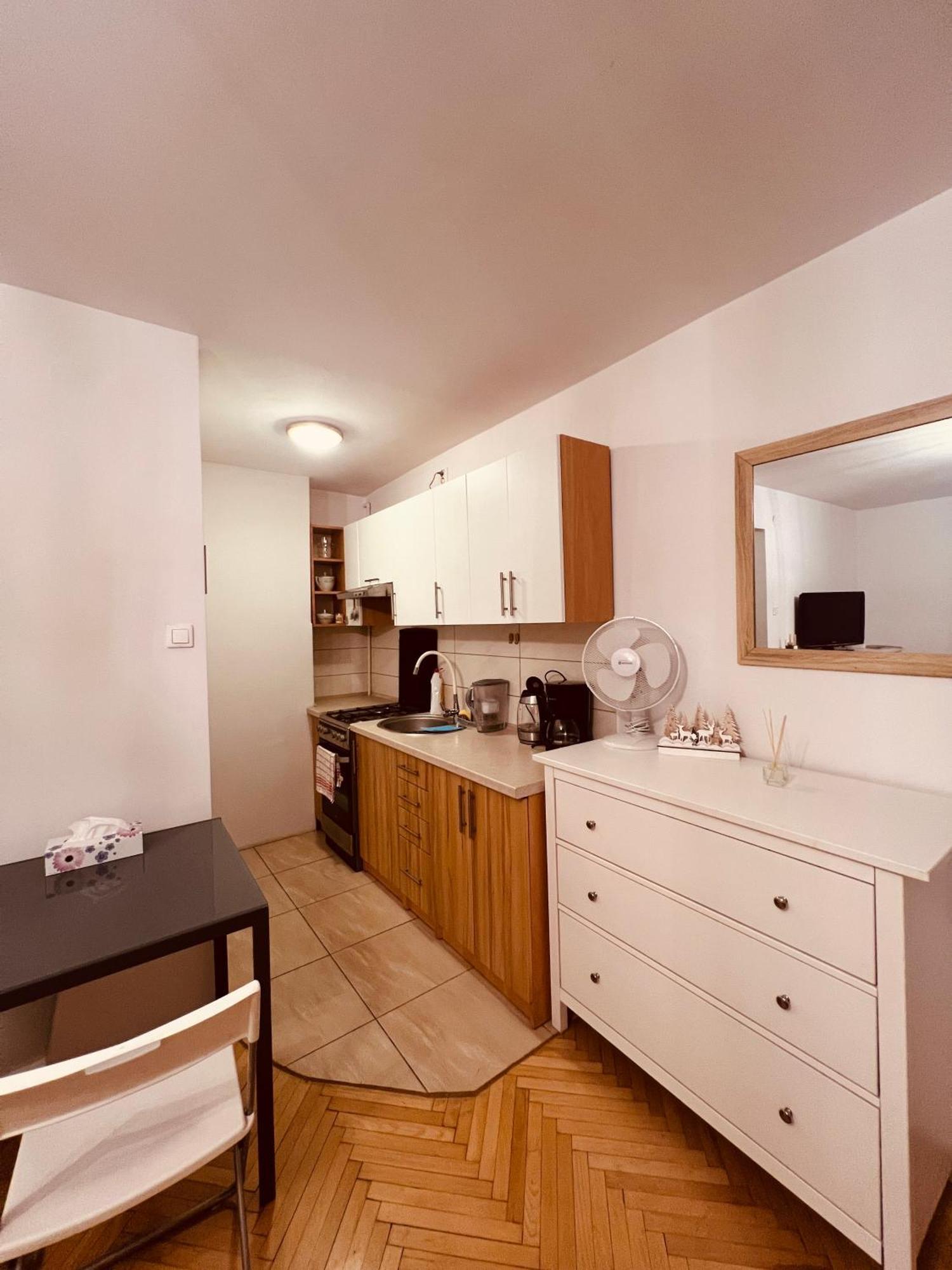 Entire Studio In Centrum Apartment Варшава Екстериор снимка